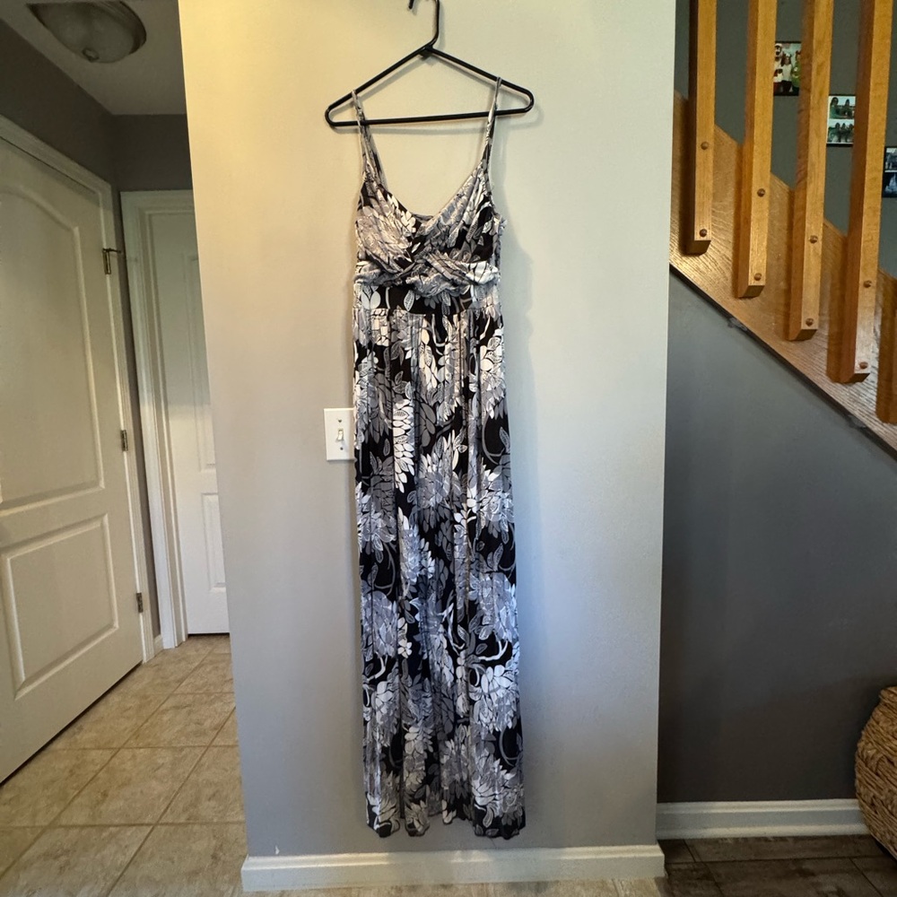 New York & Company Monochrome Floral Dress